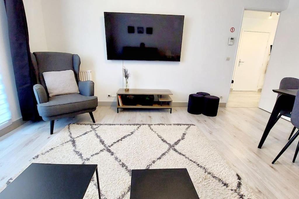 Cosy Home 2, 2 Chambres, 6 Personnes, 3 Min Gare, Parking Cergy Exteriér fotografie